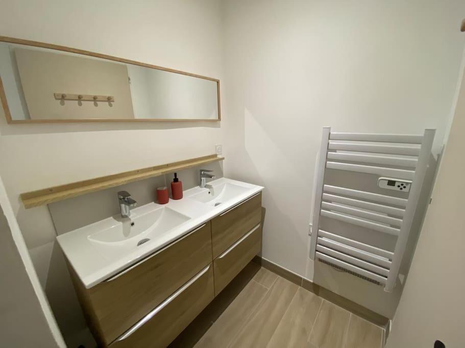 Appartement Familial, 2 Chambres, En Rdc Sur Cour سانت فلورنتين المظهر الخارجي الصورة